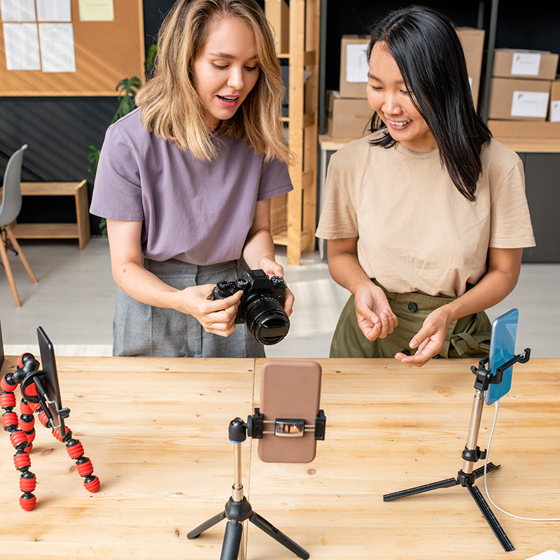 A collection of adjustable, ergonomic, portable, and 360° rotating laptop and phone stands. Ideal for home, office, or travel. Suitable for improving comfort and device use. Ships to the US, Canada, and UK.